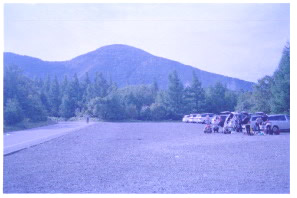 登山口手前駐車場より山頂05.JPG